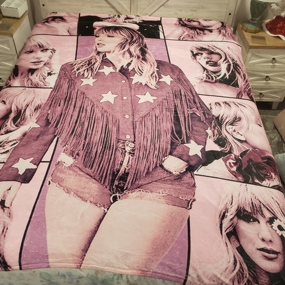 123- Taylor Women's Blanket Throw New without tags - Picture 1 of 5